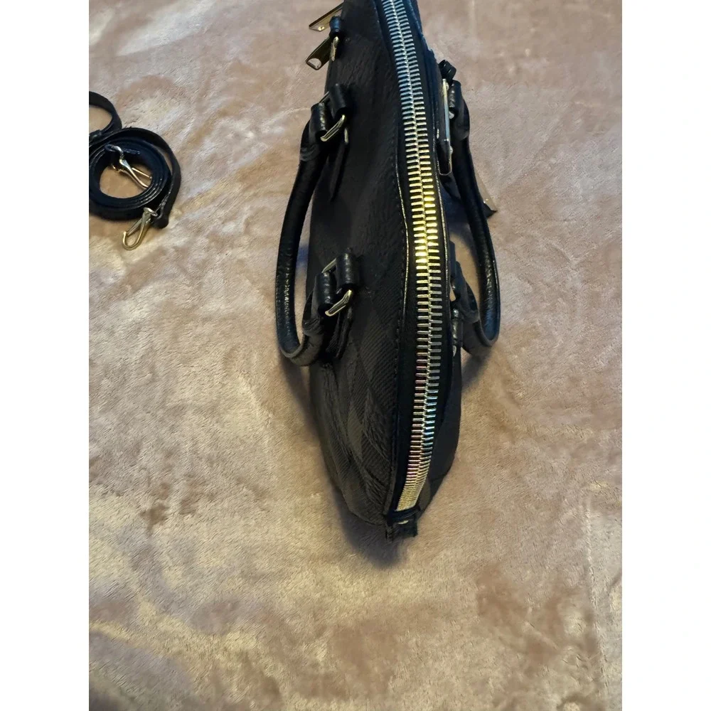 Elegant Burberry Black Embossed Check Grain Leather Satchel Crossbody Bag